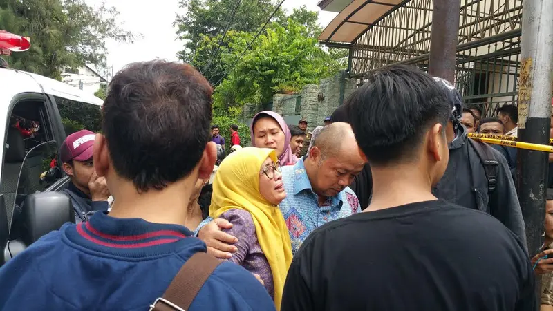 Keluarga korban perampokan sadis menangis histeris.