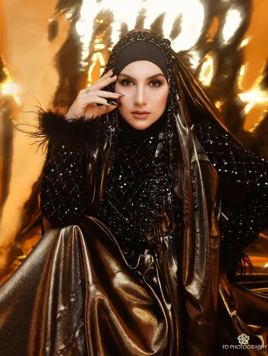 Irish Bella memantapkan pesona mahal dengan cincin berlian yang mungil namun tetap statement [@fdphotography90]