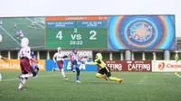 Potret pertandingan final KU 12 MilkLife Soccer Challenge - Kudus 2025 yang mempertemukan tim SDUT Bumi Kartini Jepara dan SDIT Al Islam Kudus di Supersoccer Arena Rendeng, Kudus, Minggu (9/2/2025). (dok.&nbsp;MilkLife Soccer Challenge)