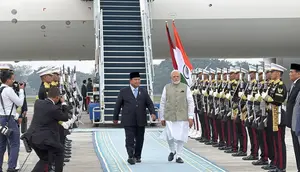 Momen Prabowo Sambut Kedatangan PM India Narendra Modi