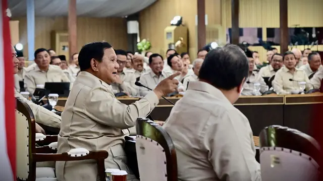 Presiden Prabowo Subianto saat Taklimat akhir tahun ke seluruh jajaran Kabinet Merah Putih di Hambalang.