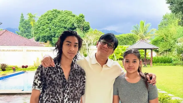 Andre Taulany Rapat Kerja Bersama Kru Taulany TV di Puncak Bogor (credit: https://www.instagram.com/andreastaulany/).