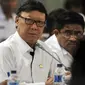 Menteri Dalam Negeri Tjahjo Kumolo saat mengikuti rapat kerja dengan Komite I DPD RI di Kompleks Parlemen, Senayan, Jakarta, Rabu (2/3/2016).(Liputan6.com/Johan Tallo)