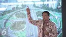 Gubernur DKI Basuki T Purnama menyampaikan pemaparannya saat melakukan groundbreaking jalan layang Semanggi, Jakarta (8/4). Jalan layang tersebut memiliki panjang masing-masing 1 km dengan tinggi dari jalan sekitar 5,1 meter.(Liputan6.com/Faizal Fanani)