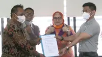 Manajemen PT Indomarco Prismatama selaku pengelola Indomaret, dan pengurus Federasi Serikat Pekerja Metal Indonesia (FSPMI) sepakat berdamai