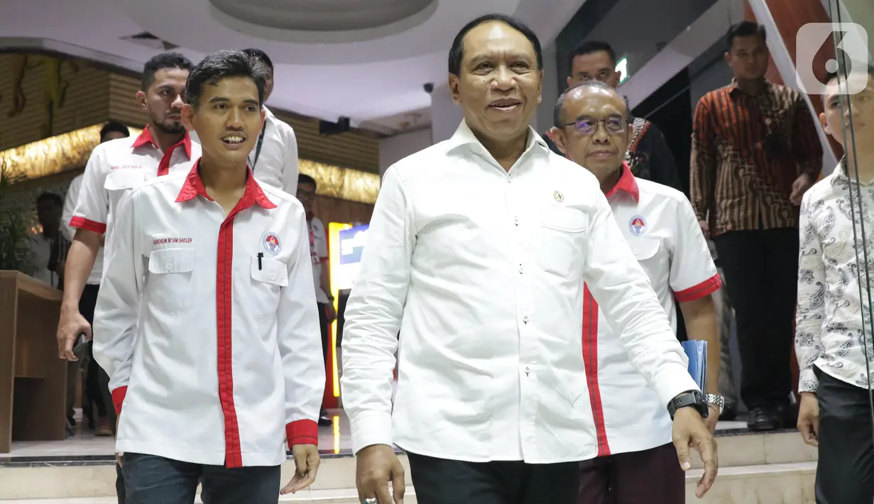Menpora, Zainudin Amali bersiap memberi keterangan terkait kesiapan Indonesia sebagai tuan rumah Piala Dunia U-20 2021, Jakarta, Kamis (24/10/2019). Indonesia resmi ditunjuk FIFA sebagai penyelenggara Piala Dunia U-20 pada 2021. (Liputan6.com/Helmi Fithriansyah)
