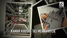 Kylie Jenner menunjukan ruangan khusus untuk menyimpan tas mewah miliknya.