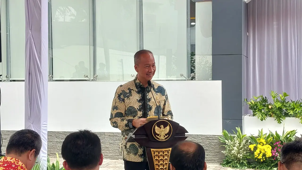 Menteri Perindustrian Agus Gumiwang Kartasasmita di Kantor Kemenperin, Jakarta, Kamis (2/10/2025). (Liputan6.com/Liputan6.com)