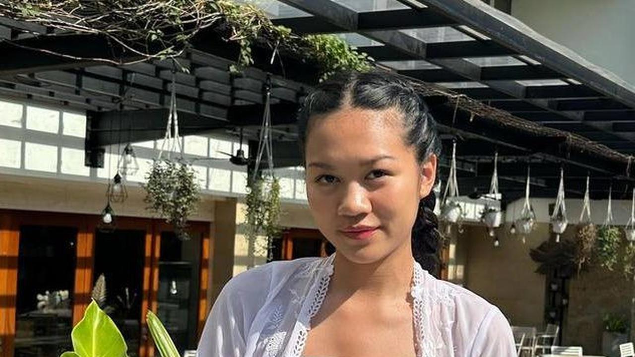 Meski usianya masih di ujung masa remaja, Lula memiliki aura seorang wanita dewasa. <br>
