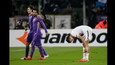Ekpresi gelandang Tottenham Hotspur Erik Lamela (kanan) usai dikalahkan Fiorentina di laga Liga Europa leg kedua di Stadion Artemio Franchi, Italia (26/2/2015). Fiorentina menang 2-0 atas Tottenham Hotspur. (Reuters/Max Rossi)