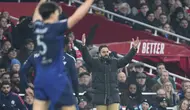 Manajer Manchester United, Ruben Amorim, saat timnya bersua Arsenal pada laga putaran keempat Piala FA di Stadion Emirates, London, Minggu (12/1/2025) malam WIB. Dalam duel itu, MU menang 5-3 lewat adu penalti setelah bermain imbang 1-1 selama 120 menit. (AP Photo/Kin Cheung)