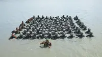 Ratusan Muda-mudi AAL Mandi Lumpur Massal 