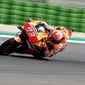 Pebalap Repsol Honda, Marc Marquez, saat sesi kualifikasi MotoGP San Marino di Sirkuit Marco Simoncelli, Minggu (9/9/2018). Lorenzo menjadi yang tercepat dengan catatan waktu 1 menit 31,629 detik. (AFP/Tiziana Fabi)