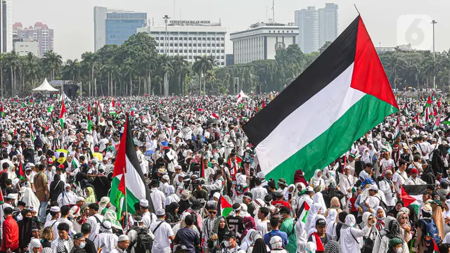 Massa Aksi Bela Palestina Tumpah Ruah Padati Monas