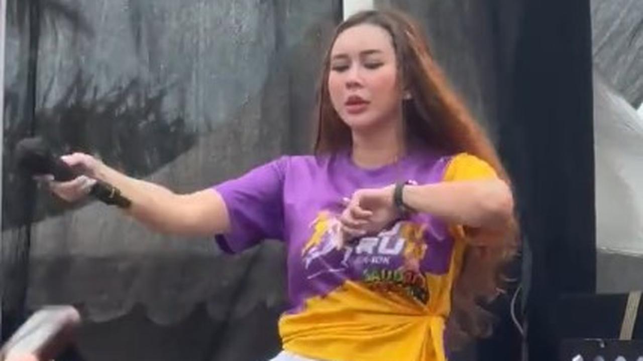 7 Potret Terbaru Aura Kasih yang Diduga Lakukan Oplas, Bikin Lupa dengan Wajah Aslinya
