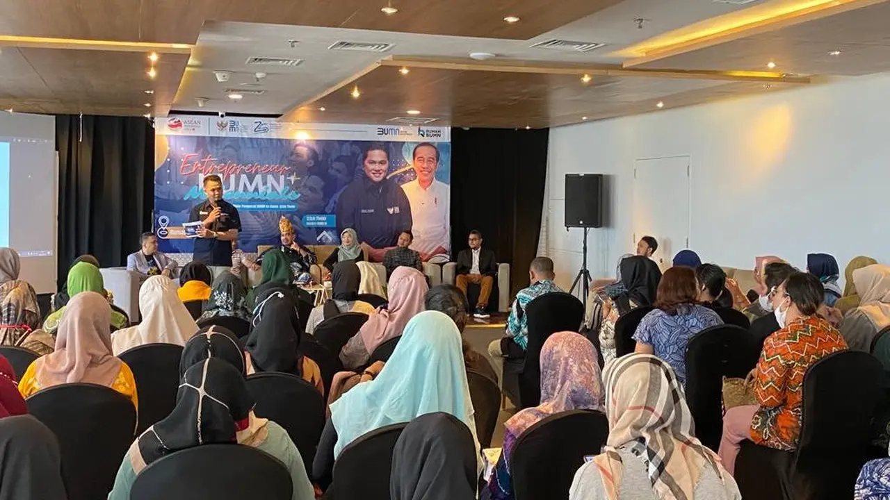 Menteri BUMN, Erick Thohir merangkul pelaku usaha muda dari Kota Banjarmasin dalam upaya meningkatkan kualitas dan daya saing usaha start up agar menjadi motor penggerak ekonomi go global.