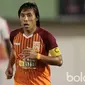 Pemain Pusamania Borneo FC, Asri Akbar pada laga Piala Presiden 2017. (Bola.com/Nicklas Hanoatubun)