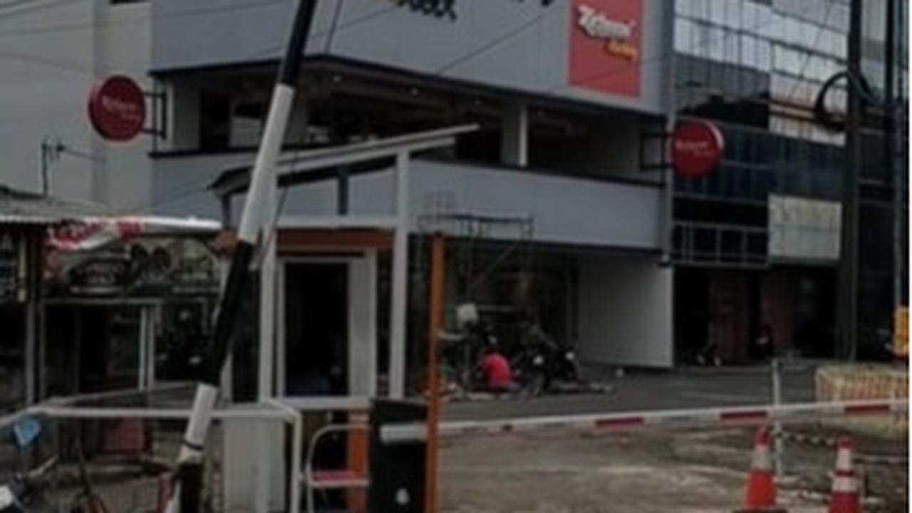 Pria Marah Bicara Kasar Sampai Buka Baju Tantang Jurnalis yang Liput Lowongan Kerja Bodong
