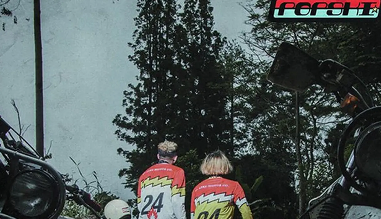 Saat menikah, bintang film Slank Nggak Ada Matinya itu membuat pangling banyak orang, termasuk suaminya. Poppy yang biasa tomboy tampil anggun dan cantik dengan balutan busana adat Sunda. (Instagram/popsovia)