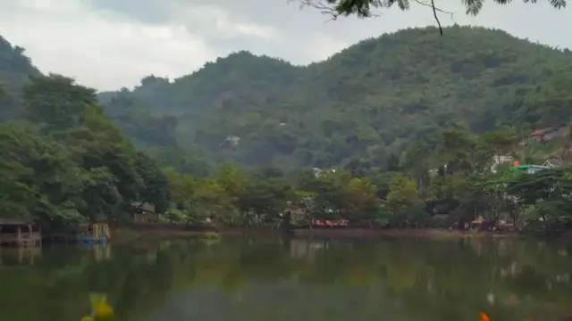Gunung Kakapa Baleendah, gunung mungil yang ketinggiannya tidak mencapai 1.000 Mdpl dengan pemandangan luar biasa dan patung seekor harimau menghadap ke selatan di puncaknya.
