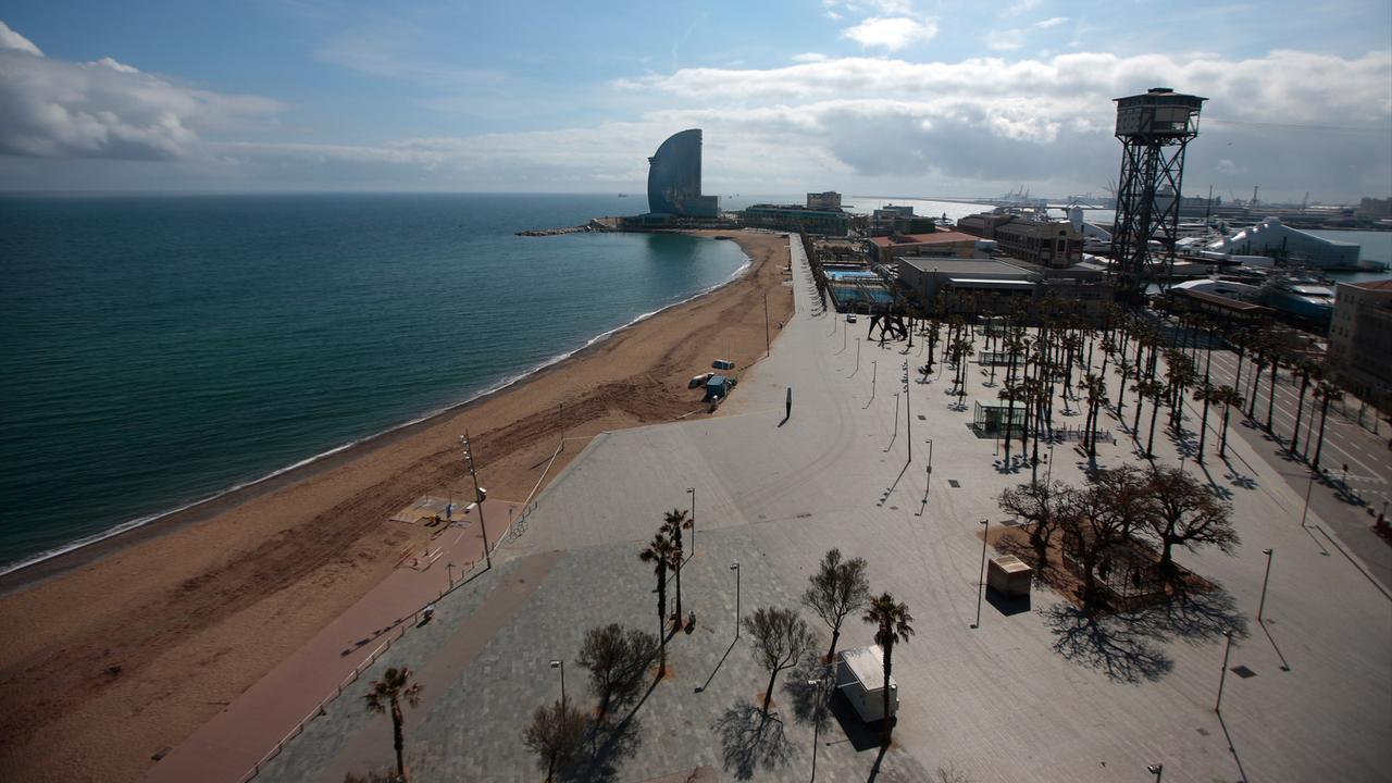 Suasana Kota Barcelona Setelah Spanyol Berlakukan Lockdown