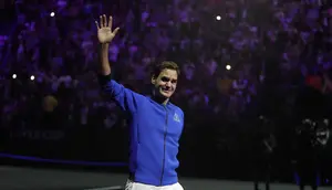 Momen Roger Federer Duduk Sendirian di Royal Box Wimbledon, Ternyata Ini Alasannya