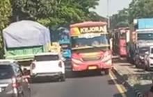 Catat! Sandi Bus Malam dengan Lampu Sein, Jangan Asal Menyalip