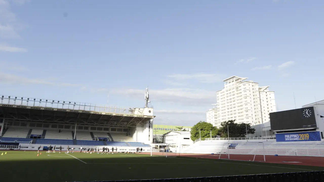 Suasana Stadion Rizal Memorial