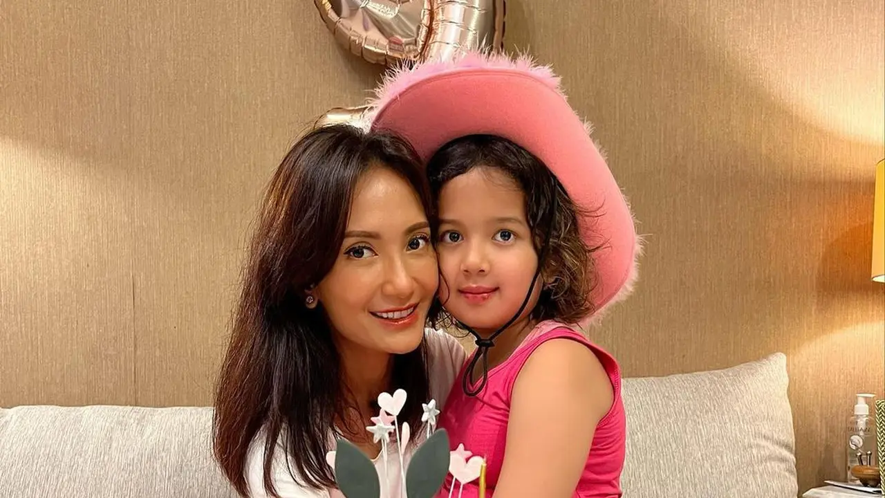 Artika Sari Devi rayakan ultah anaknya, Zoe (Instagram/artikasaridevi)