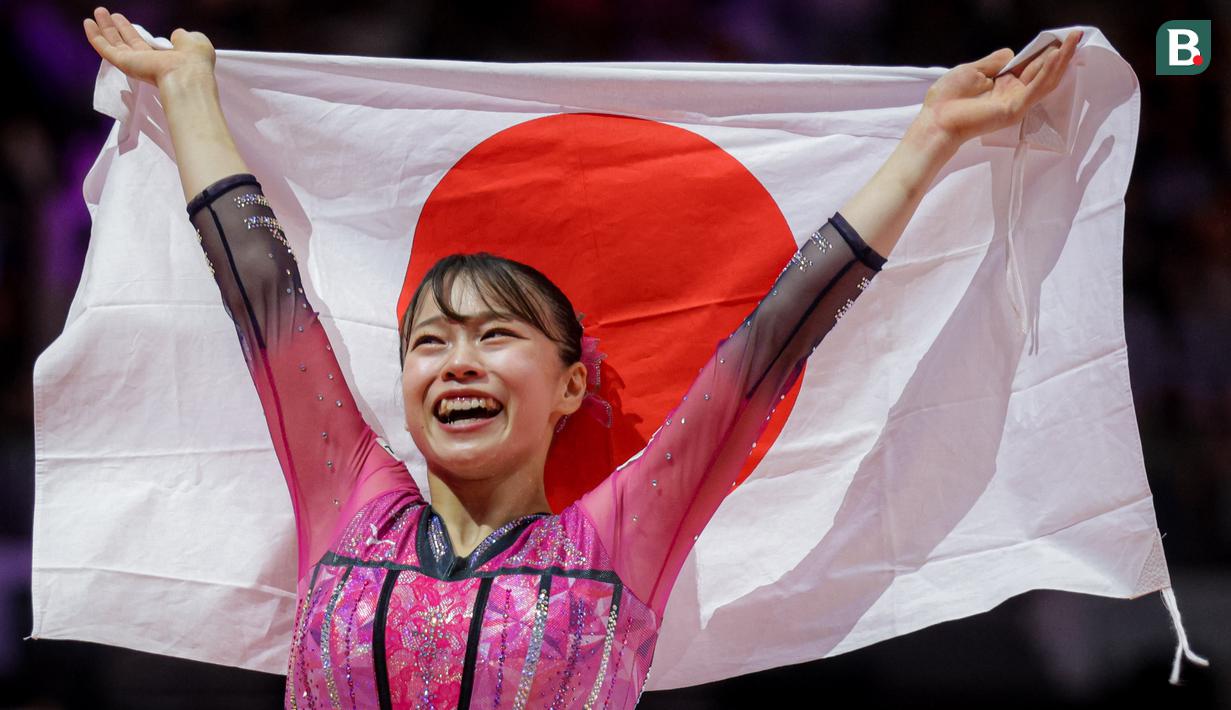 <p>Pesenam Jepang, Aiko Sugihara merayakan kemenangan pada nomor senam lantai final aparatus putri Kejuaraan Dunia Gimnastik 2025 di Indonesia Arena, Senayan, Jakarta, Sabtu (25/10/2025). (Bola.com/Bagaskara Lazuardi)</p>