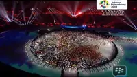 Closing Ceremony Asian Games 2018, para relawan berbaur dengan atlet di panggung GBK (Liputan6)