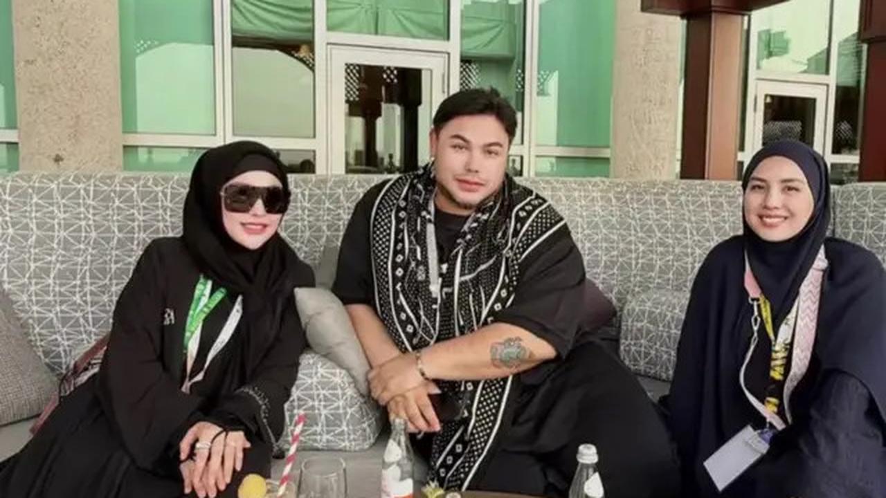 10 Potret Persiapan 'Armuzna' Tya Ariestya di Ibadah Haji 2025, Menanti Dua Tahun