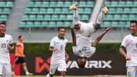 Dua pemain Timnas Indonesia U-22, Gavin Kwan Adsit dan Saddil Ramdani, menunjukkan penampilan mengesankan saat menang 7-0 atas Mongolia. (Bola.com/Vitalis Yogi Trisna). (Bola.com/AFC)