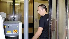 Gelandang Timnas Prancis Franck Ribery tiba Kantor Pencegahan Pelacuran di Paris, 20 Juli 2010. Polisi meminta keterangan Ribery dan Karim Benzema terkait skandal seks yang mellibatkan gadis di bawah umur. AFP PHOTO / BERTRAND GUAY 