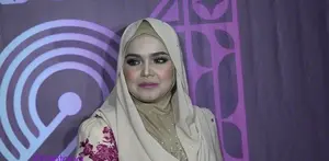 Siti Nurhaliza baru saja merayakan hari ulang tahunnya yang ke-37 tahun. Sebagai seorang wanita yang sudah berumah tangga, tentu saja kehadiran seorang anak sangatlah dinantikan. Di usia yang baru ini, Siti berharap segera mendapatkan momongan.