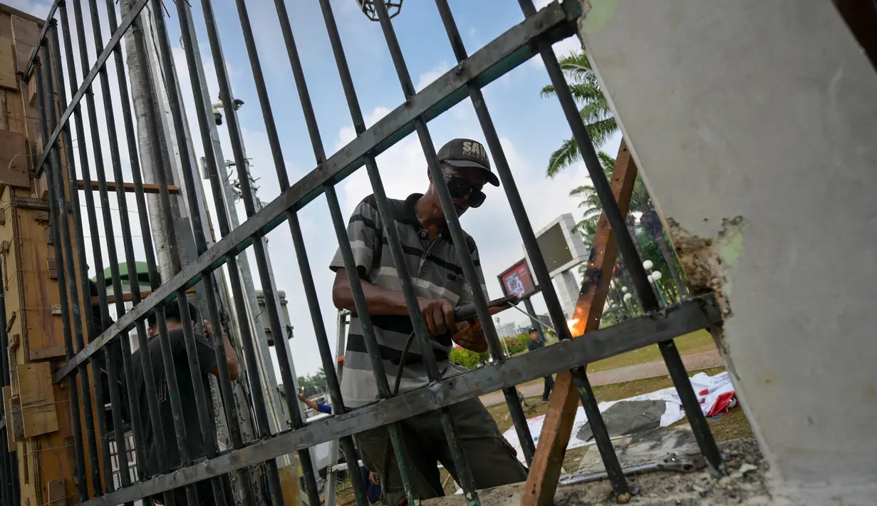 Sebelumnya, pada Kamis (22/8/2024), mahasiswa bersama sejumlah elemen masyarakat berunjuk rasa menolak revisi Undang-Undang Pemilihan Kepala Daerah (UU Pilkada). (BAY ISMOYO/AFP)