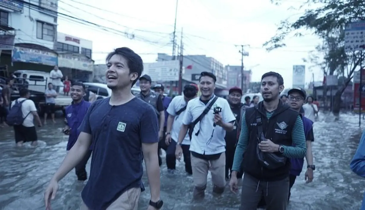 Artis-artis Bantu Korban Banjir (Instagram/ariekuntung)