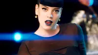 Ingin jadi Ibu yang Baik, Lily Allen Stop Merokok dan Alkohol 