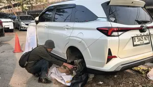 Pencuri Preteli Ban Mobil di Stasiun Rawa Buntu