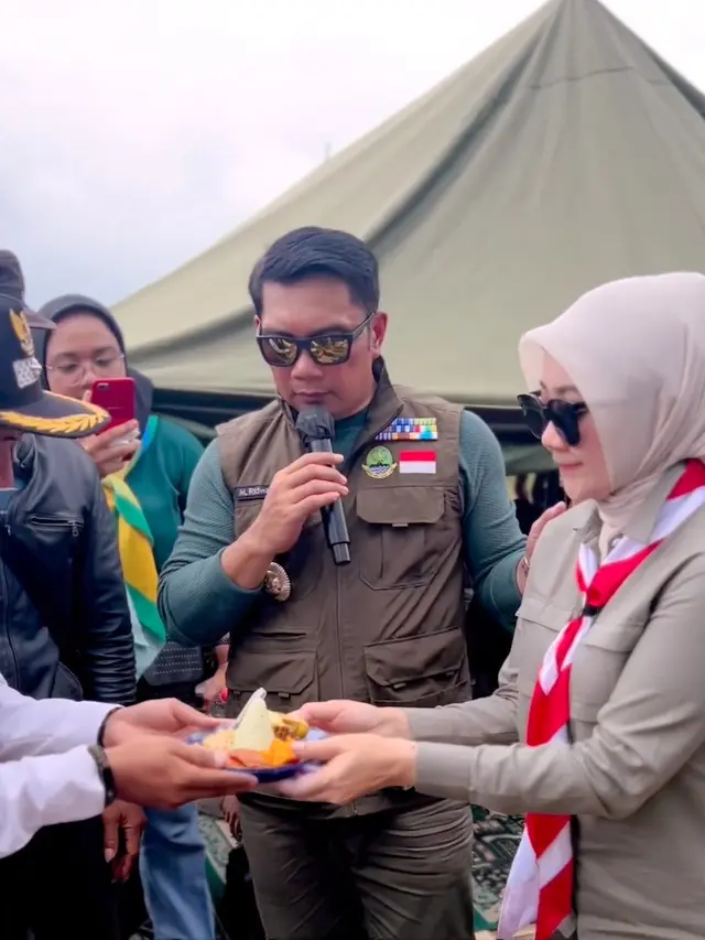 Momen Ridwan Kamil dan Atalia Praratya doa bersama korban gempa Cianjur sekaligus memperingati 26 tahun pernikahan. (Foto: Dok. Instagram @ridwankamil)