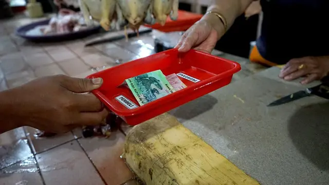 Potret Penerapan Protokol COVID-19 di Pasar Tambak Rejo, Surabaya
