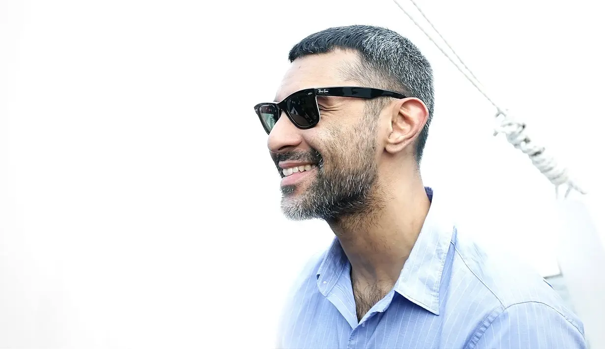 Didi Riyadi di atas Kapal Phinisi pada Kamis (13/2/2020) yang berlayar dari dermaga Baywalk, Pluit, Jakarta Utara. (Bambang E Ros/Fimela.com)