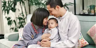 Untuk yang pertama kalinya penyanyi Andien ketemu momen puasa bersama dengan buah hati beserta sang suami. Meski ia mengaku tidak puasa lantaran masih menyusui buah hatinya. (Instagram/andienaisyah)