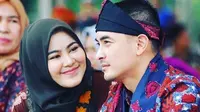 Momen Kenangan Manis Zumi Zola dan Istri. (Sumber: Instagram/zumizola.official)