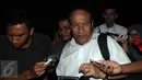 Tersangka kasus dugaan korupsi e-KTP, Sugiharto meninggalkan Gedung KPK usai menjalani pemeriksaan, Jakarta, Selasa (8/3/2016). Sugiharto telah menjadi tersangka sejak 22 April 2014 namun hingga kini belum ditahan. (Liputan6.com/Helmi Afandi)