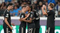 Skuad Bayern Munchen merayakan gol Harry Kane ke gawang Pafos FC, Rabu (1/10/2025) (AP Photo/Petros Karadjias)