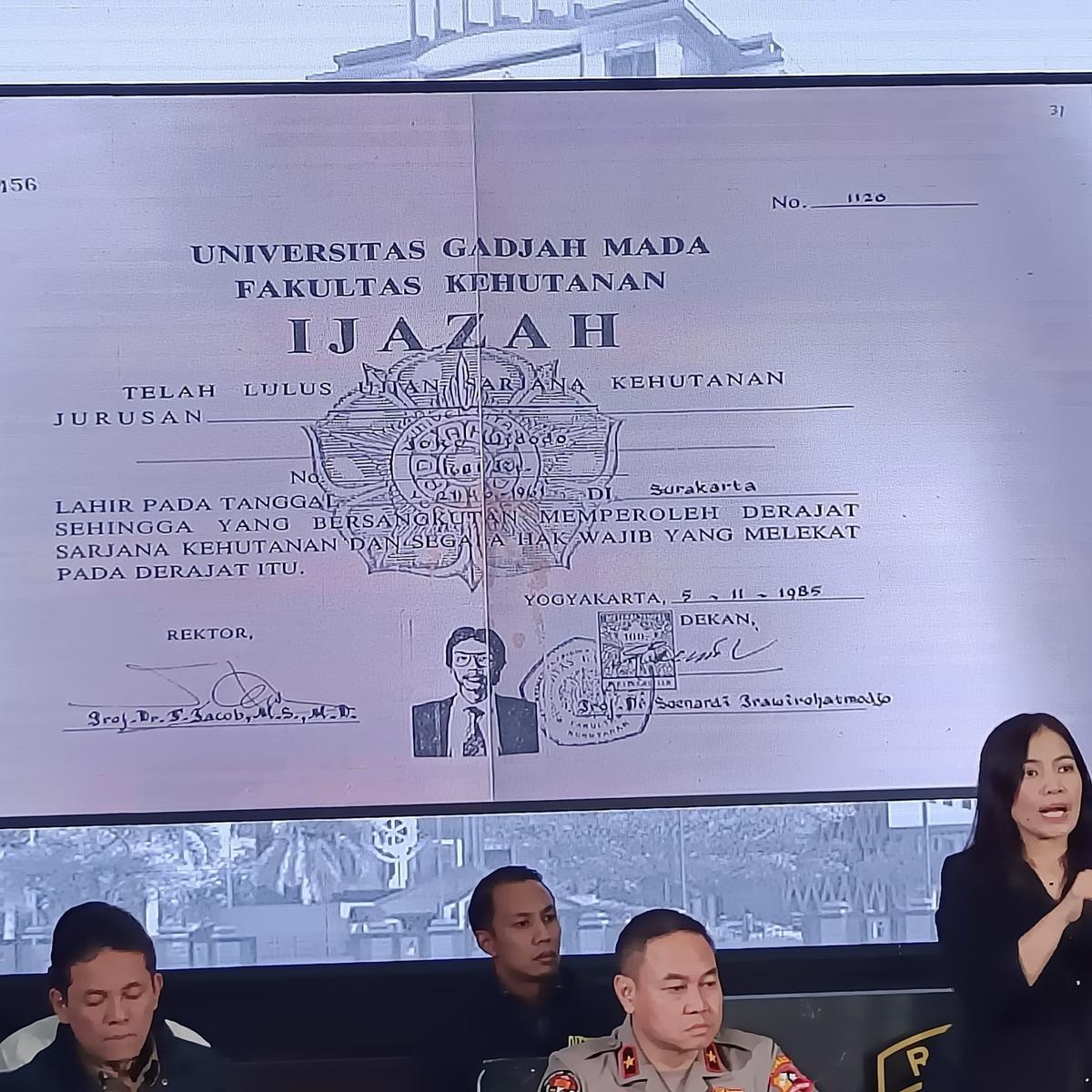 Bareskrim perlihatkan ijazah Jokowi