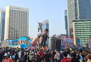 Ribuan Warga Tumpah Ruah di Bundaran HI Rayakan HUT Jakarta (Winda Nelfira/Liputan6.com)