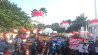 Ribuan balon menghiasi suasana pagi di Balai Kota Jakarta, Senin (8/5/2017). (Liputan6.com/Delvira Chaerani Hutabarat)