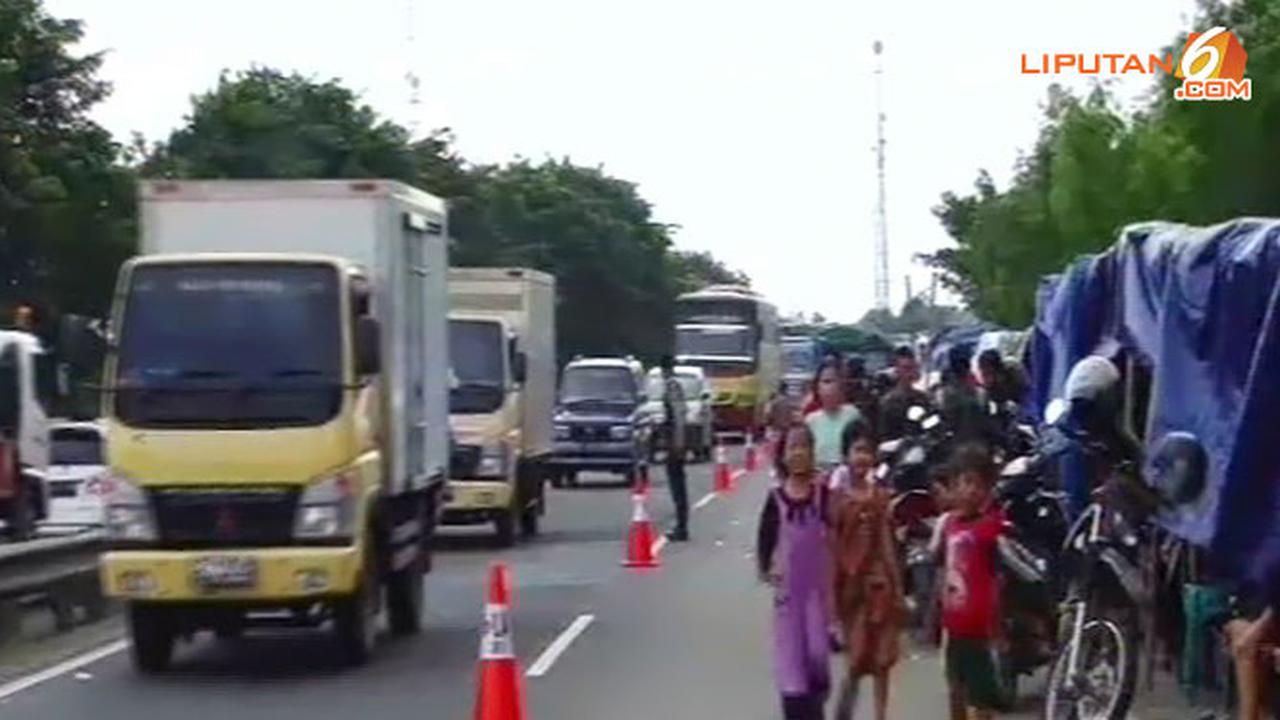 pengungsi-tol-merak-140122-b.jpg